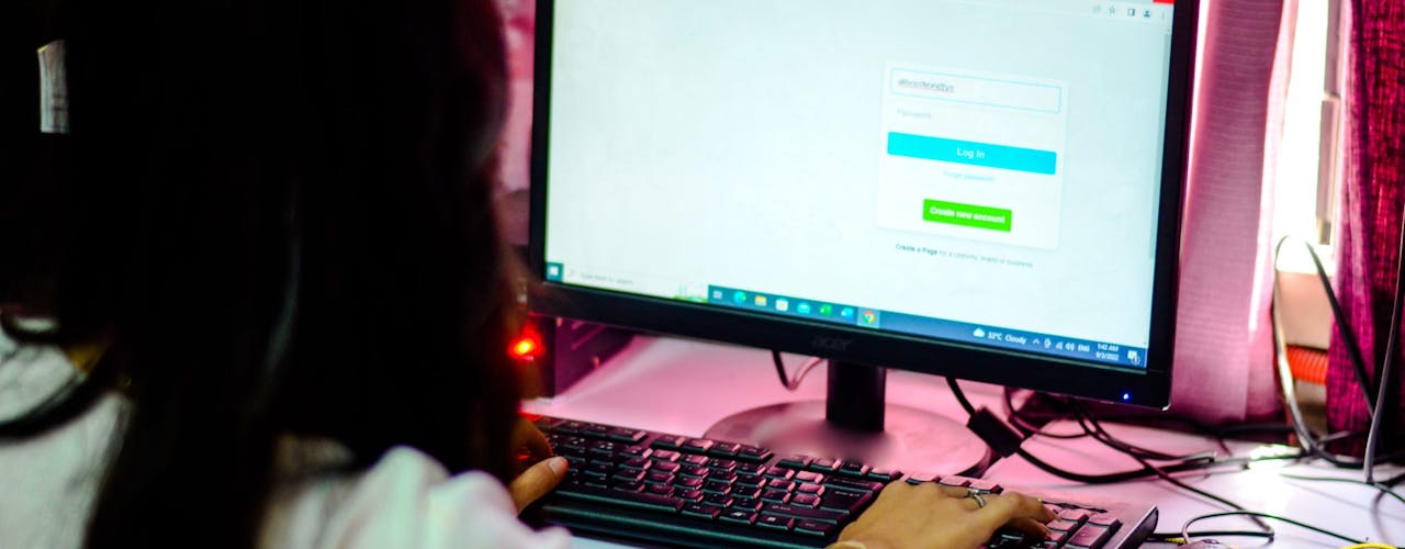 A child using the computer