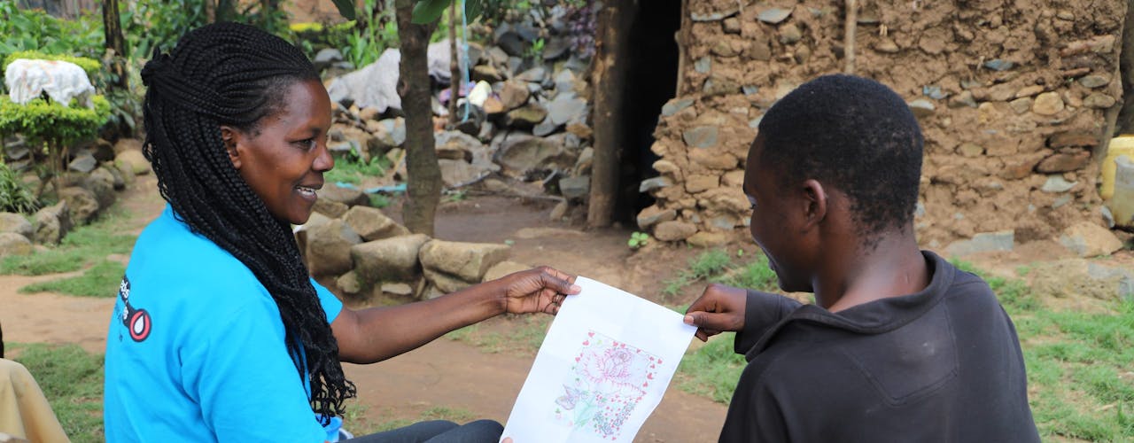 Sam showing his drawing to TdH NL staff